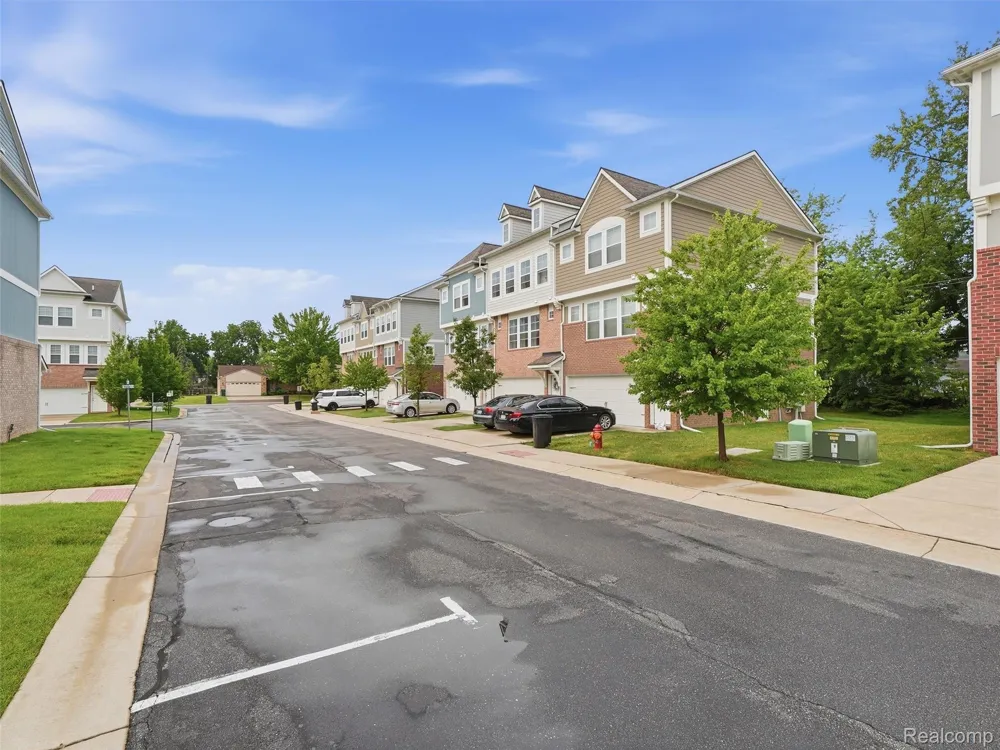 5927 Picall Drive Troy City, MI 48098