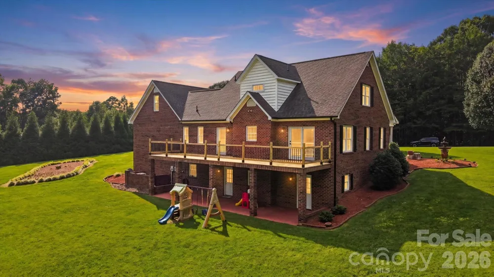 85 Charleston Court Hickory, NC 28601