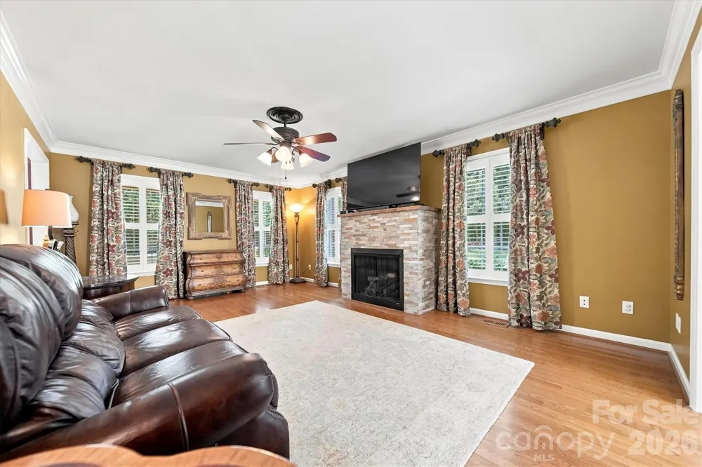85 Charleston Court Hickory, NC 28601