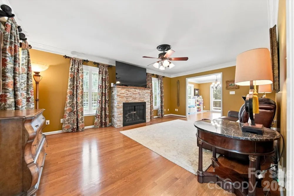 85 Charleston Court Hickory, NC 28601