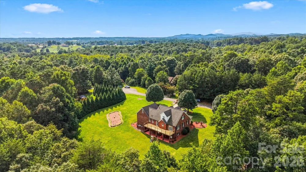 85 Charleston Court Hickory, NC 28601