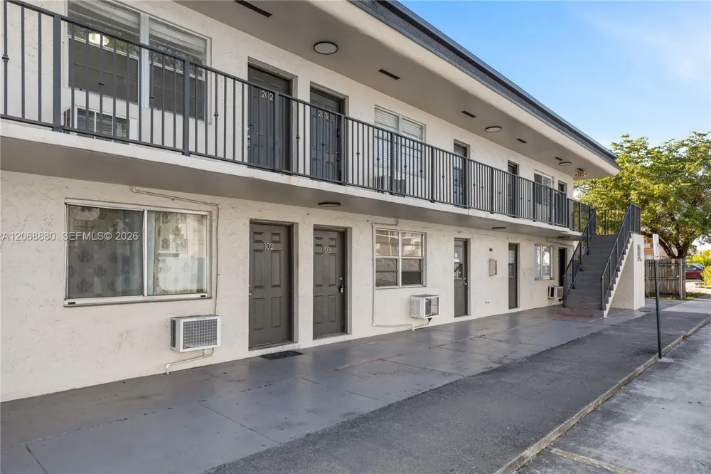345 W 68th St #202 Hialeah, FL 33014