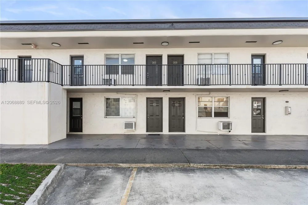 345 W 68th St #202 Hialeah, FL 33014
