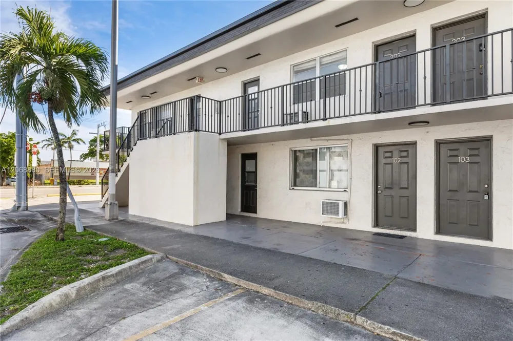 345 W 68th St #202 Hialeah, FL 33014