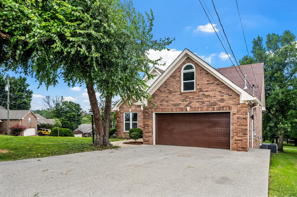 204 Breakwater Dr Hendersonville, TN 37075