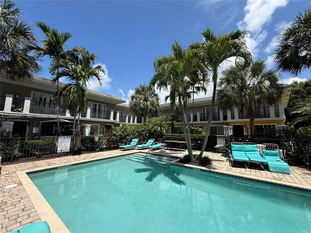 1000 Palm Trl #3 Delray Beach, FL 33483