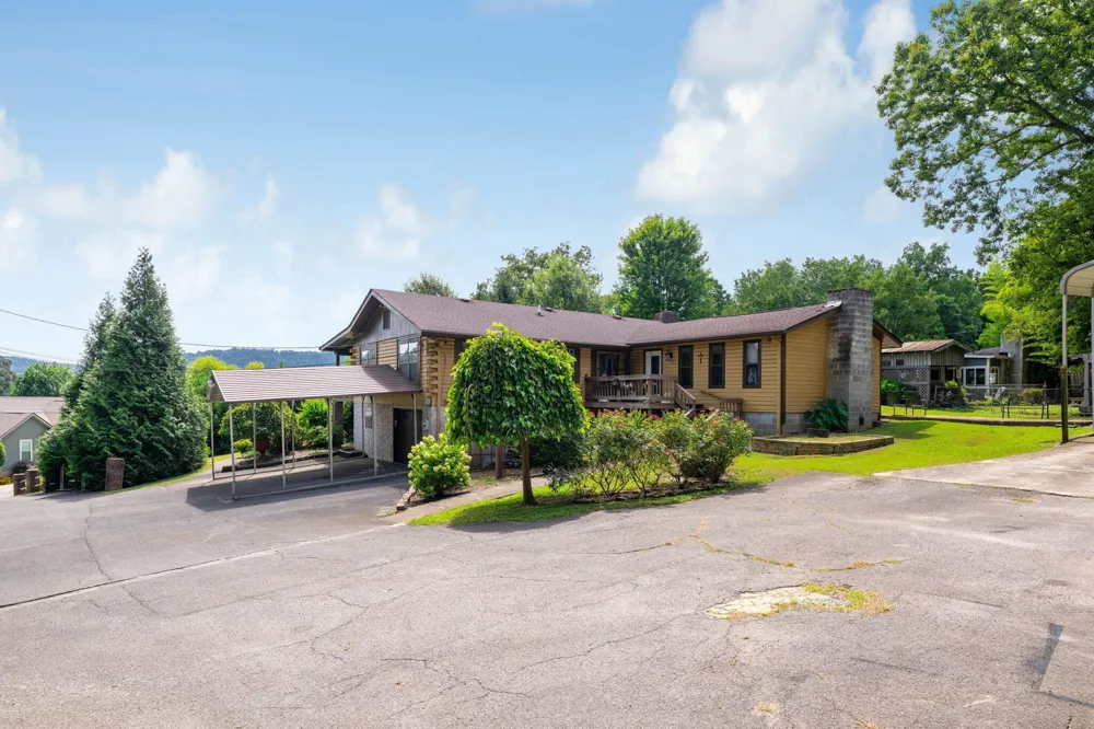 407 White Road Chattanooga, TN 37421