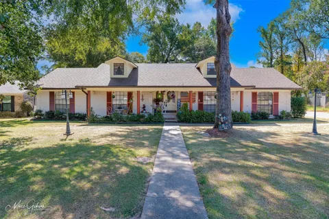 8102 Dogwood Trail