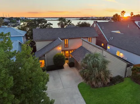 8 Quintana Drive