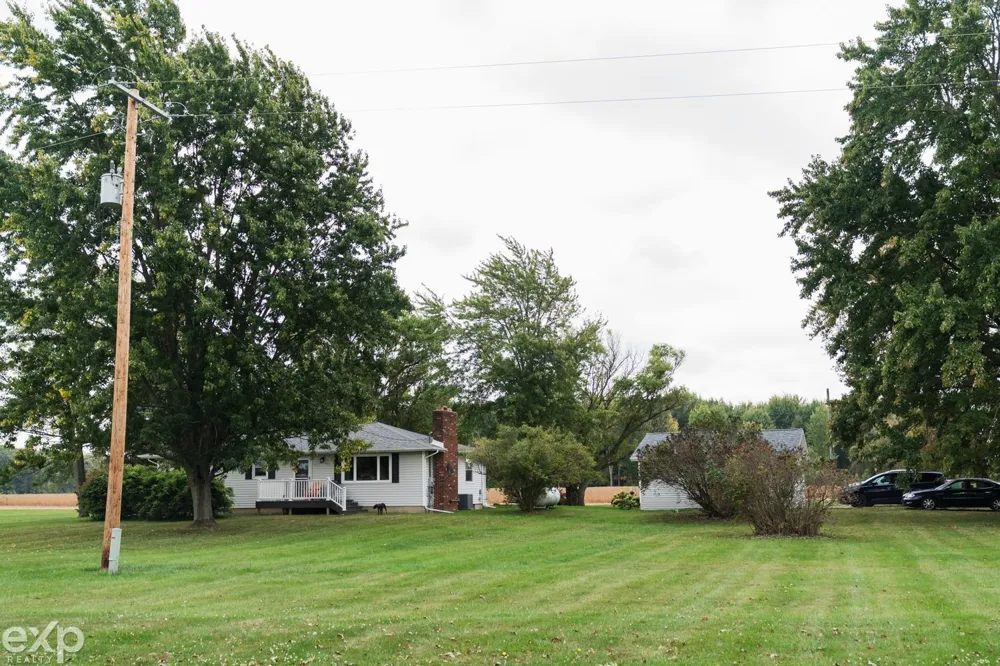 2754 Hayes Road Yale City, MI 48097