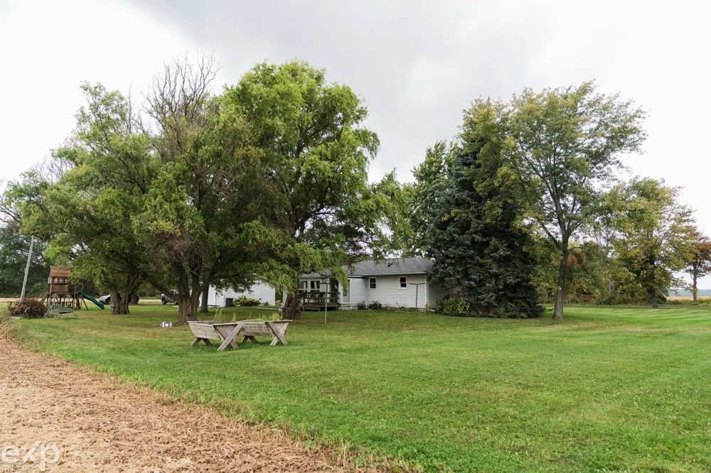 2754 Hayes Road Yale City, MI 48097