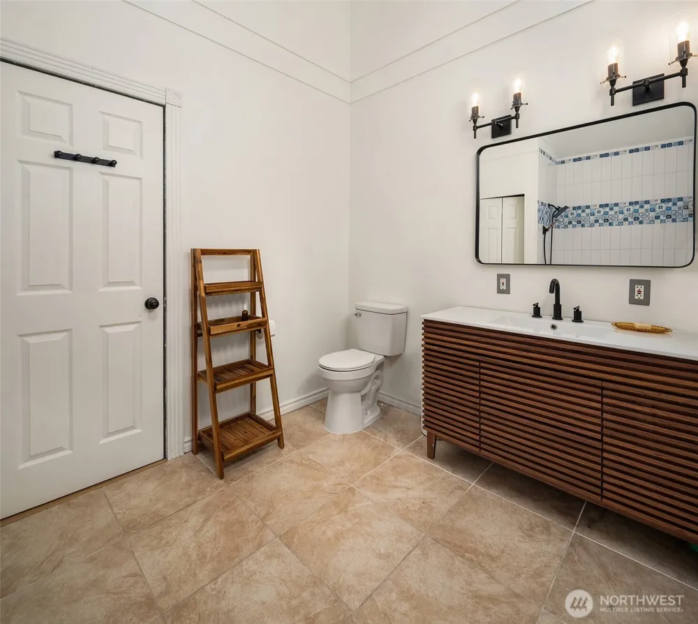 1747 Harding Street Enumclaw, WA 98022