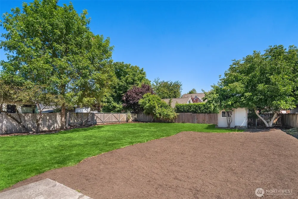 1747 Harding Street Enumclaw, WA 98022