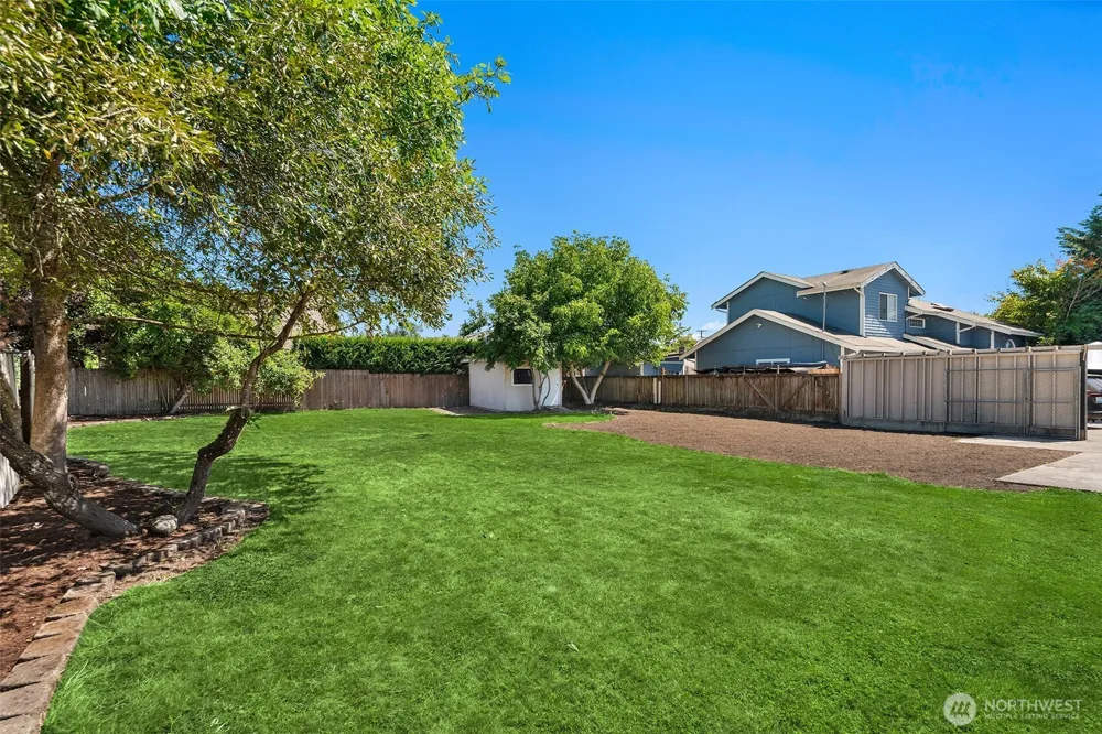 1747 Harding Street Enumclaw, WA 98022