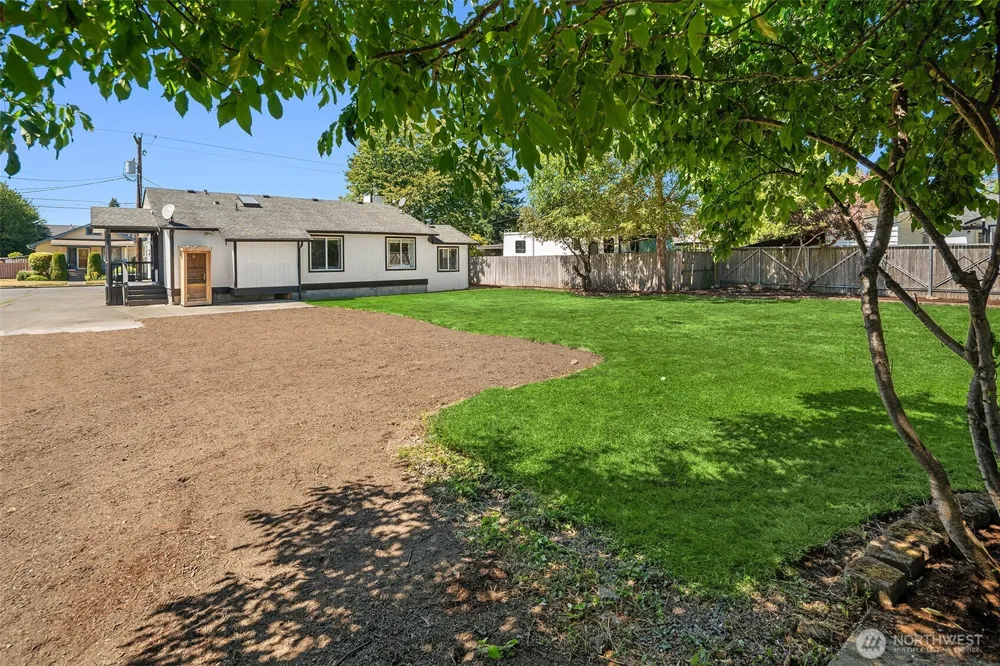 1747 Harding Street Enumclaw, WA 98022