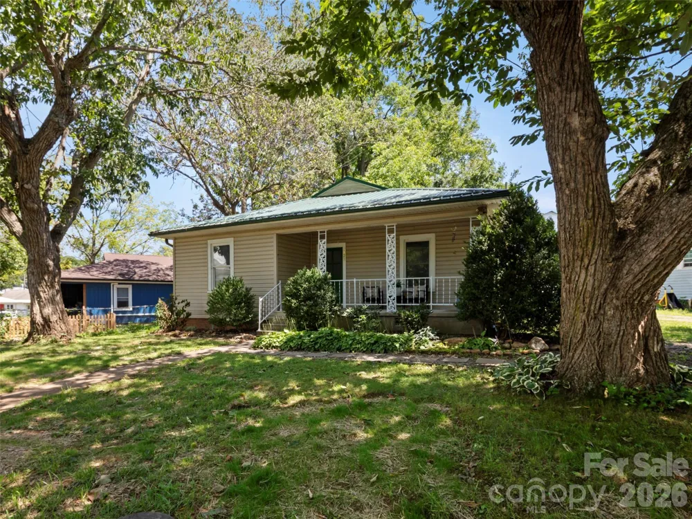 122 Edwards Avenue Swannanoa, NC 28778