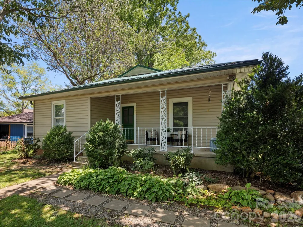 122 Edwards Avenue Swannanoa, NC 28778