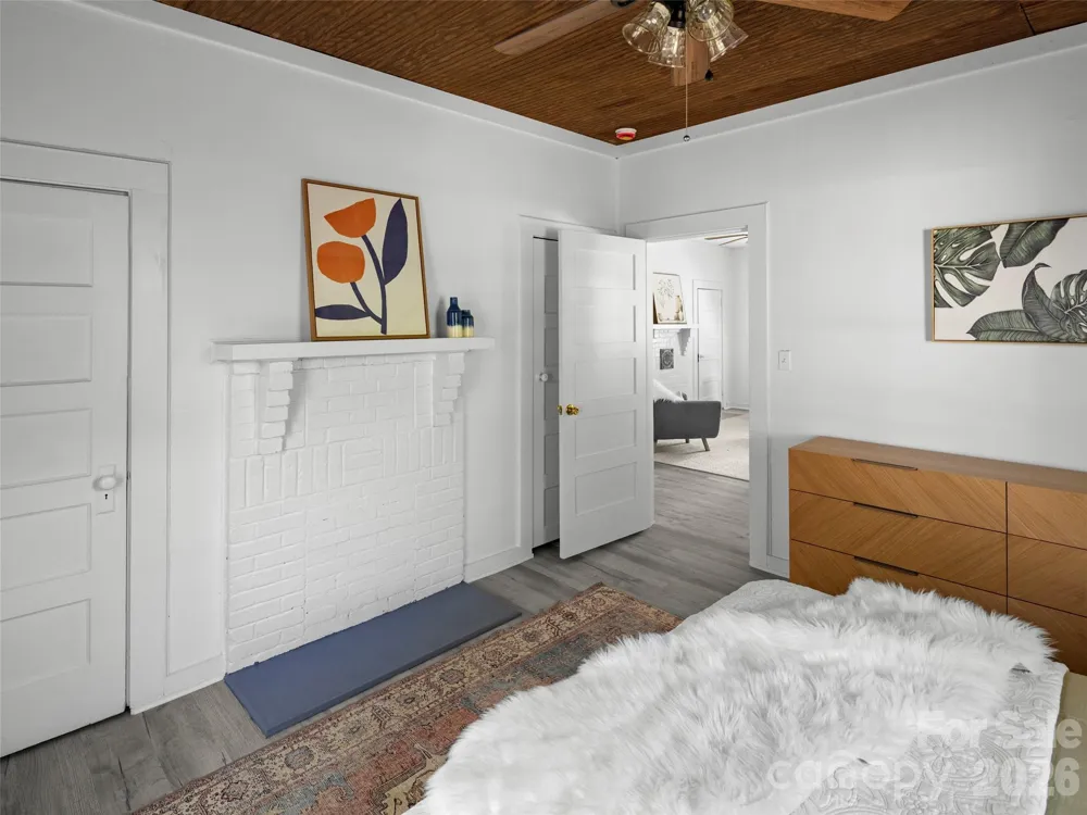 122 Edwards Avenue Swannanoa, NC 28778