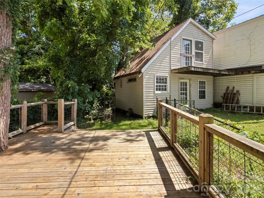 122 Edwards Avenue Swannanoa, NC 28778