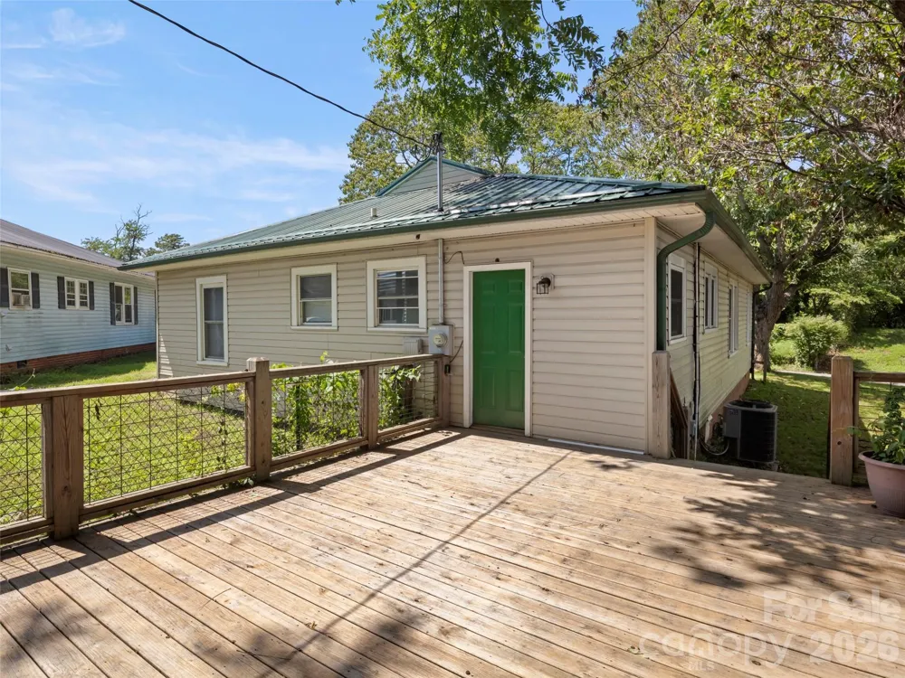 122 Edwards Avenue Swannanoa, NC 28778