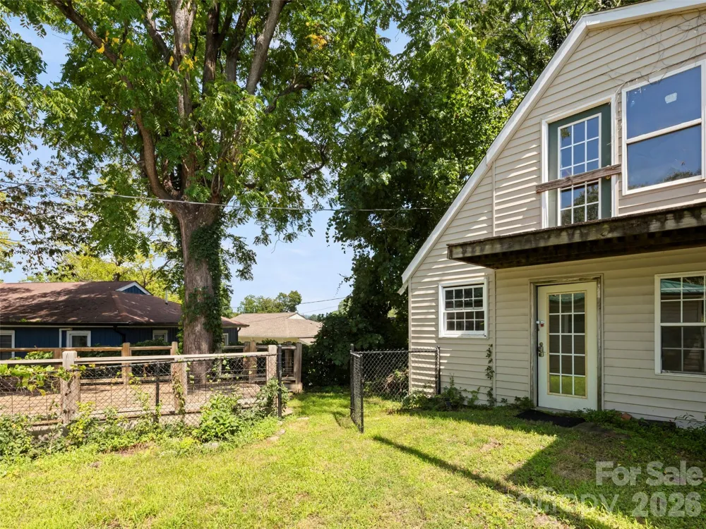 122 Edwards Avenue Swannanoa, NC 28778