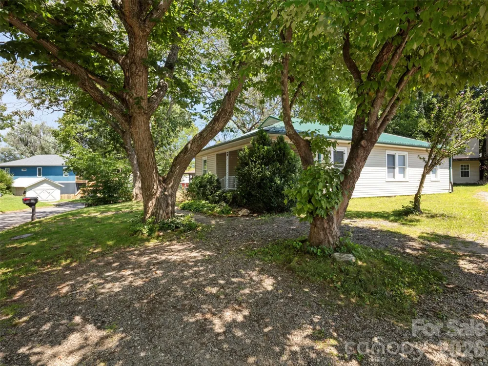 122 Edwards Avenue Swannanoa, NC 28778