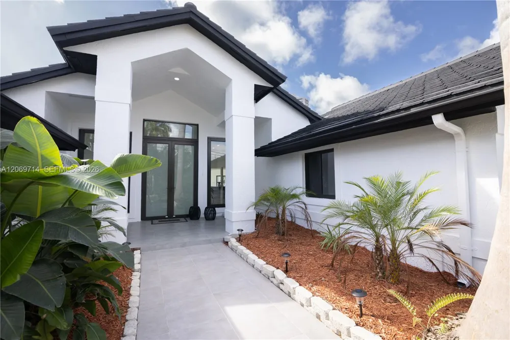 201 Holiday Dr Hallandale Beach, FL 33009