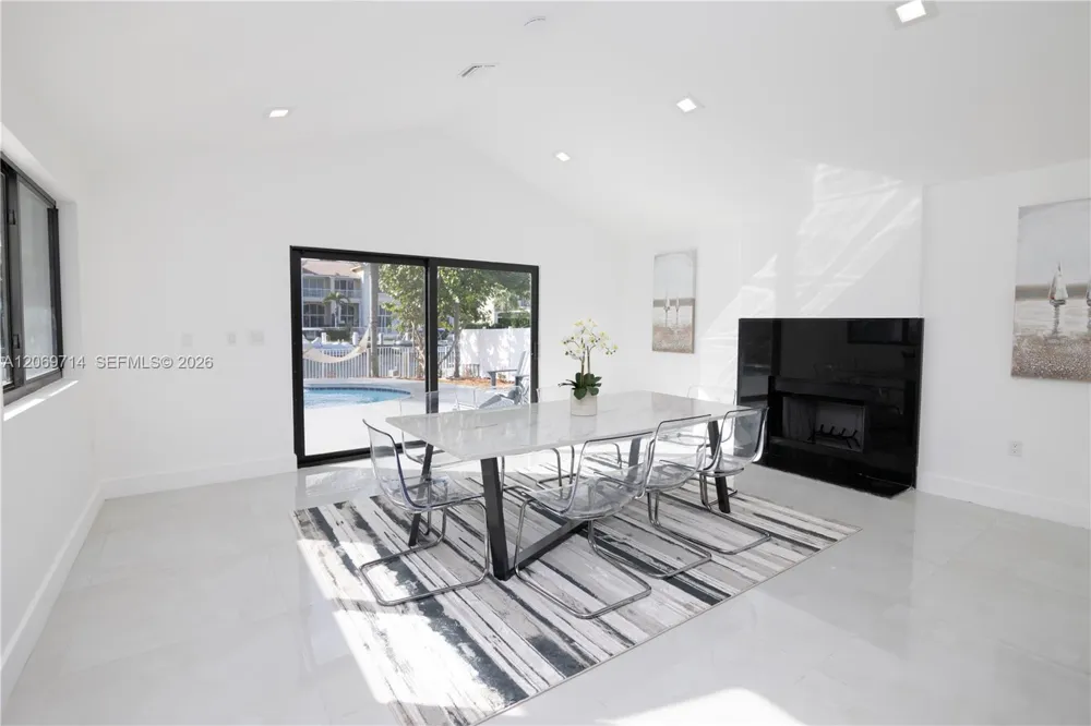 201 Holiday Dr Hallandale Beach, FL 33009