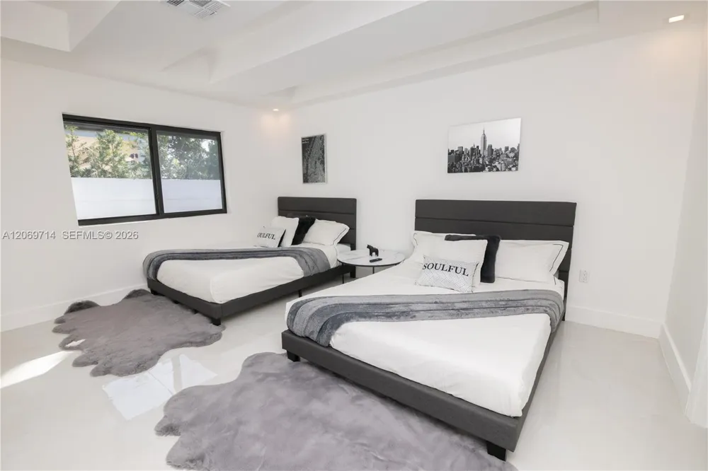 201 Holiday Dr Hallandale Beach, FL 33009