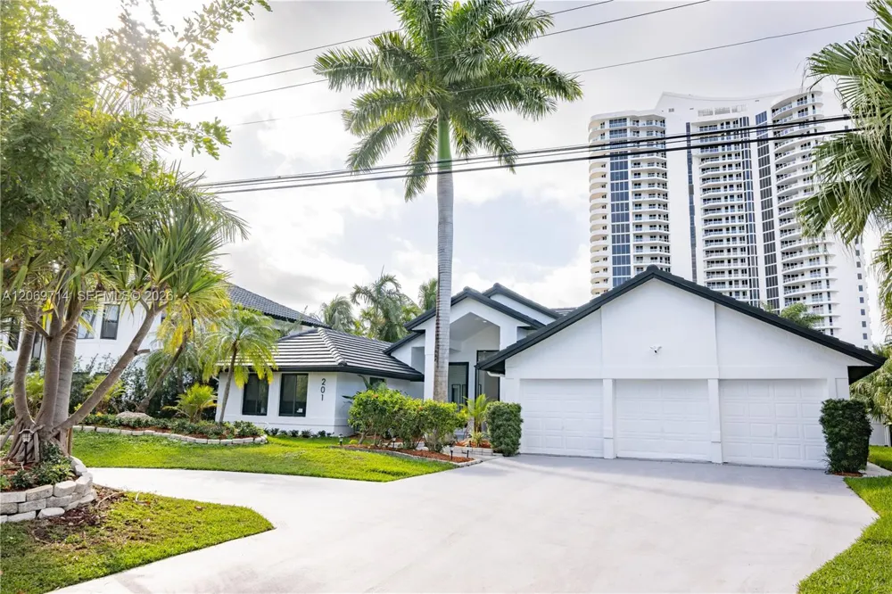 201 Holiday Dr Hallandale Beach, FL 33009