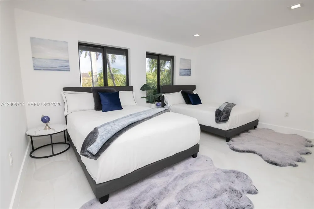 201 Holiday Dr Hallandale Beach, FL 33009