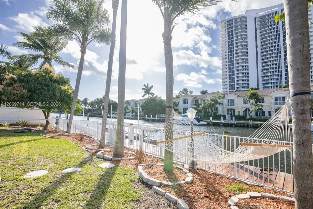 201 Holiday Dr Hallandale Beach, FL 33009