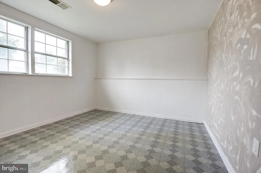 110 GARFIELD ROAD Sterling, VA 20164
