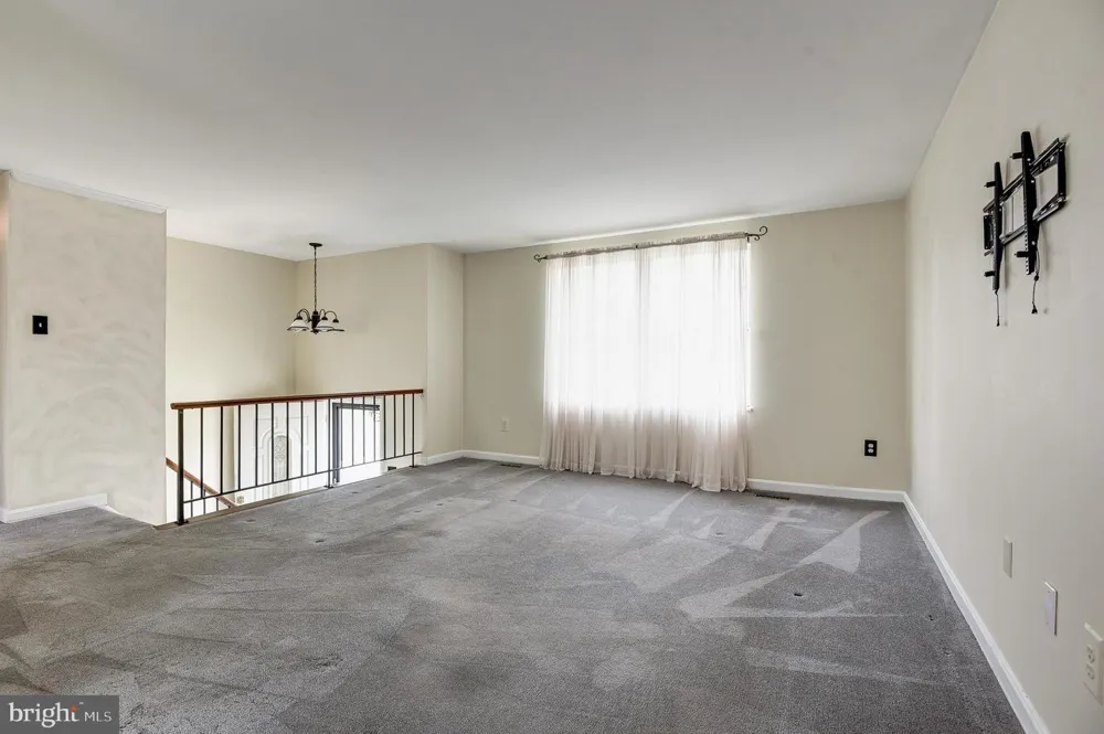 110 GARFIELD ROAD Sterling, VA 20164