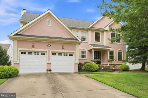 11 EQUESTRIAN LANE