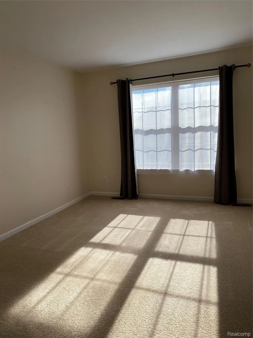 1394 Ashford Court Troy City, MI 48084