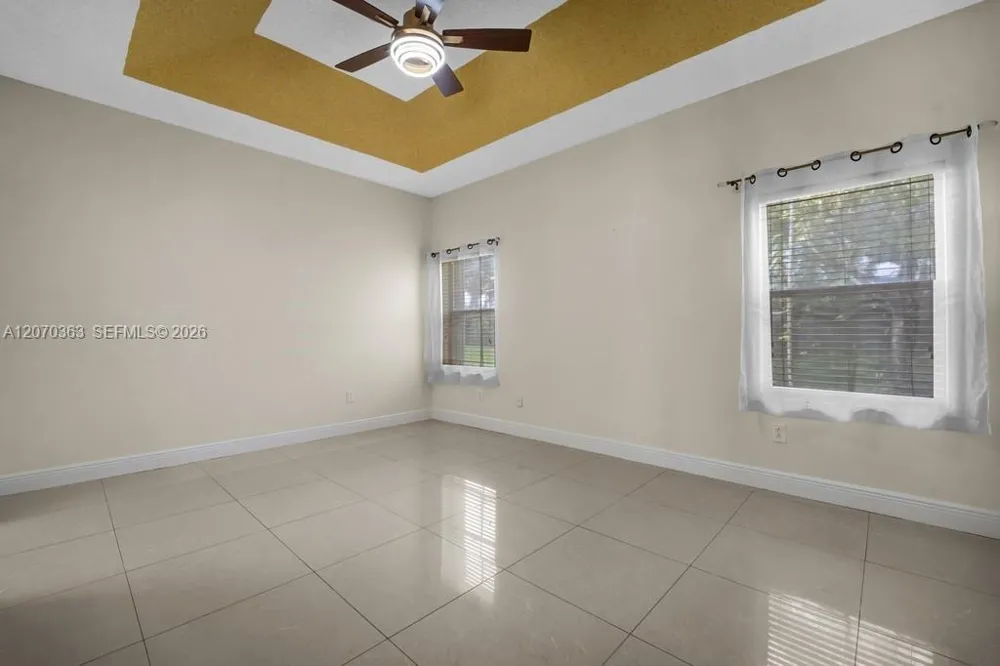 1282 NW 171st Ter Pembroke Pines, FL 33028