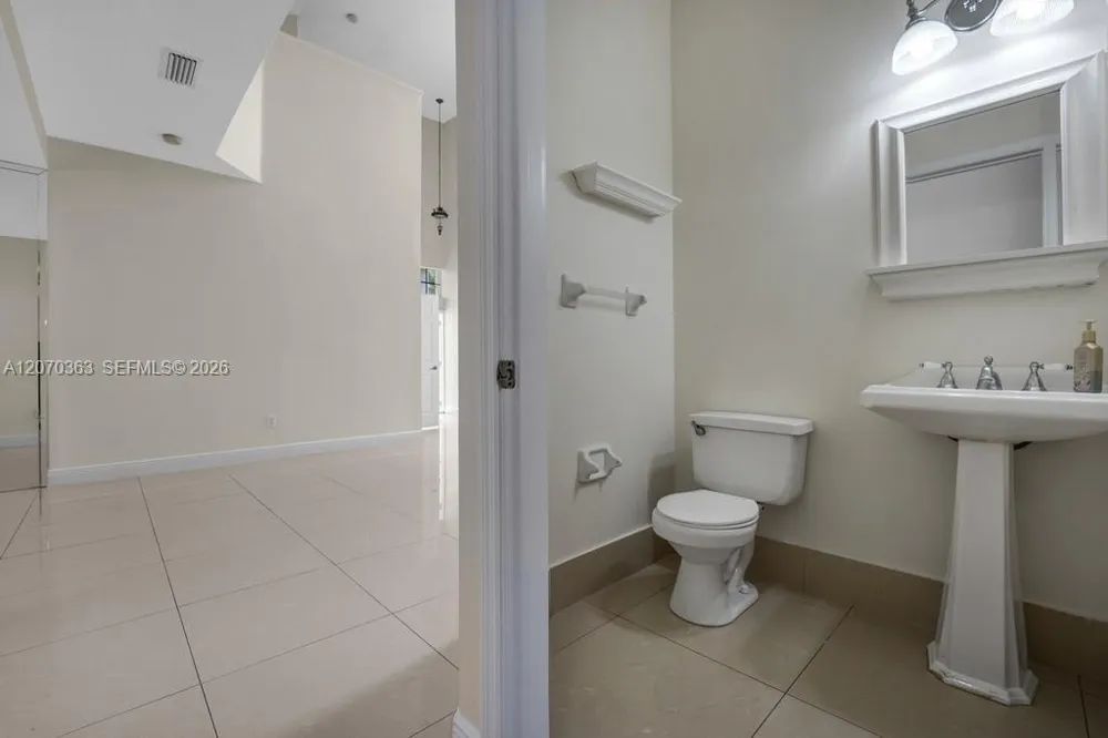 1282 NW 171st Ter Pembroke Pines, FL 33028