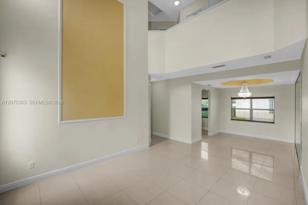 1282 NW 171st Ter Pembroke Pines, FL 33028