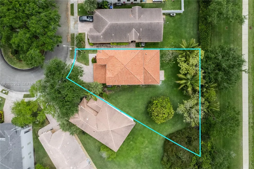 1282 NW 171st Ter Pembroke Pines, FL 33028
