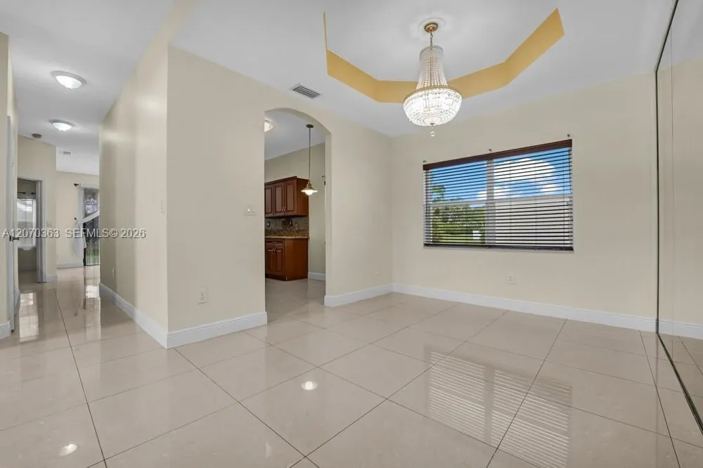 1282 NW 171st Ter Pembroke Pines, FL 33028