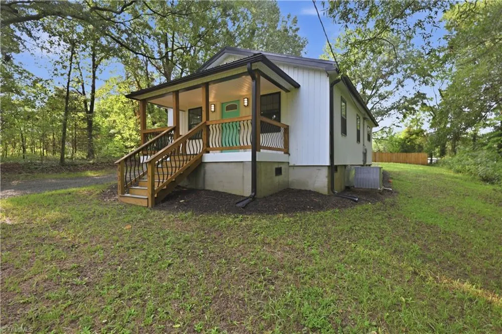 431 Dudley Street Burlington, NC 27217