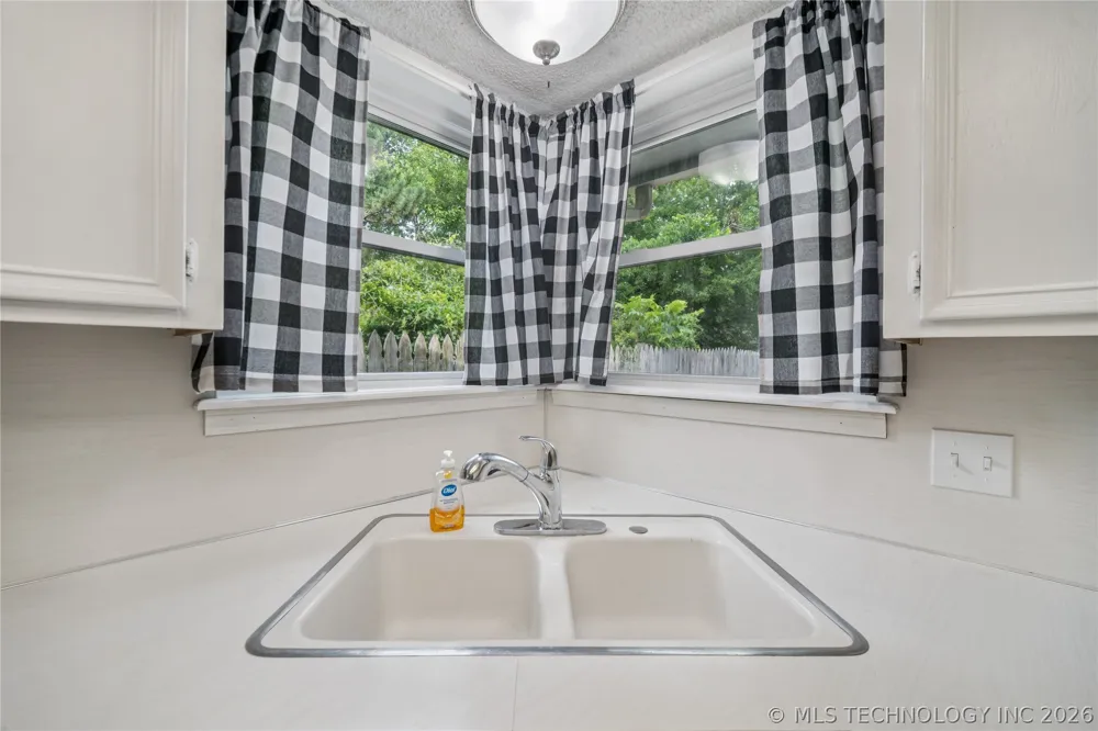 2208 W Louisville Street Broken Arrow, OK 74012