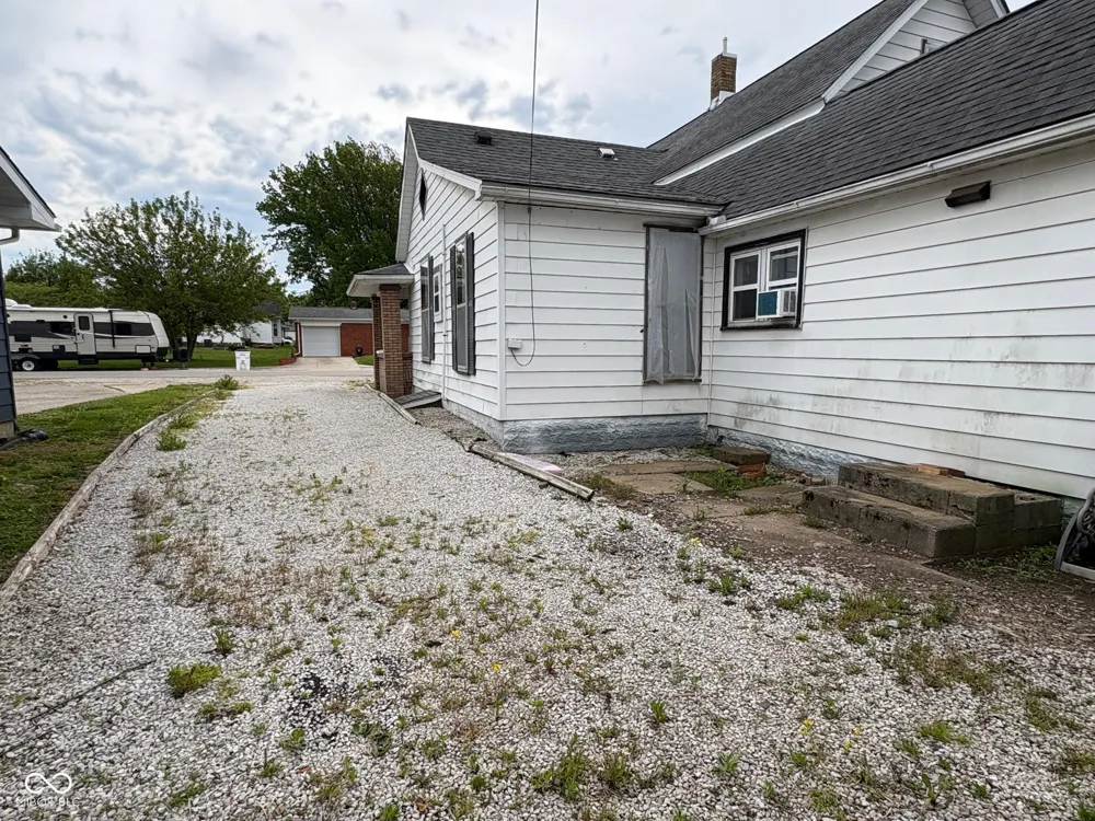 808 Washington Street Clay City, IN 47841