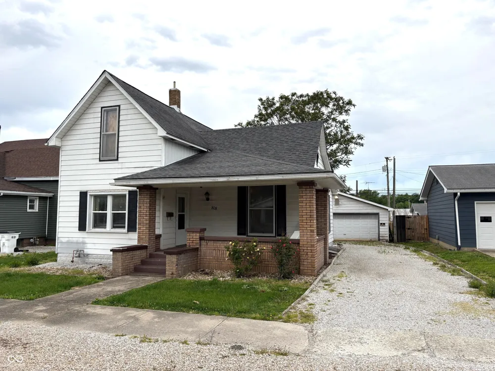 808 Washington Street Clay City, IN 47841