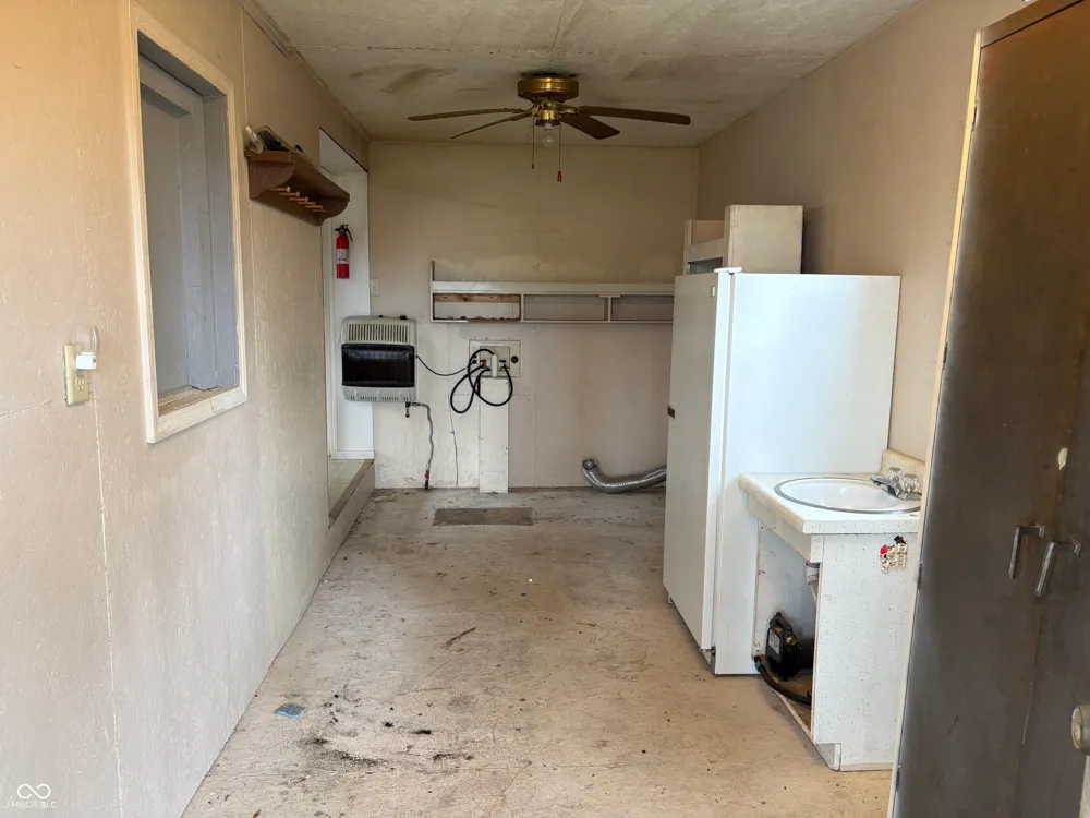 808 Washington Street Clay City, IN 47841