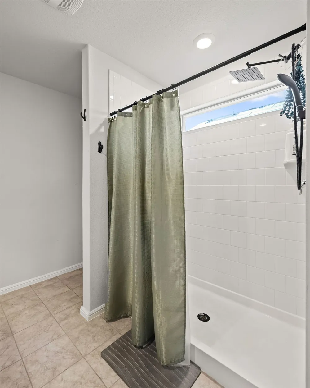 204 Asheville Street Azle, TX 76020