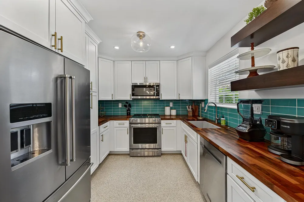 4795 NE 18TH AVENUE Oakland Park, FL 33334