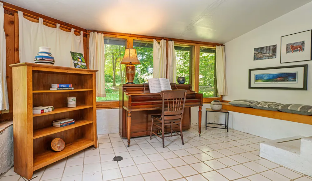 4315 Hipps Hollow Road Eau Claire, MI 49111
