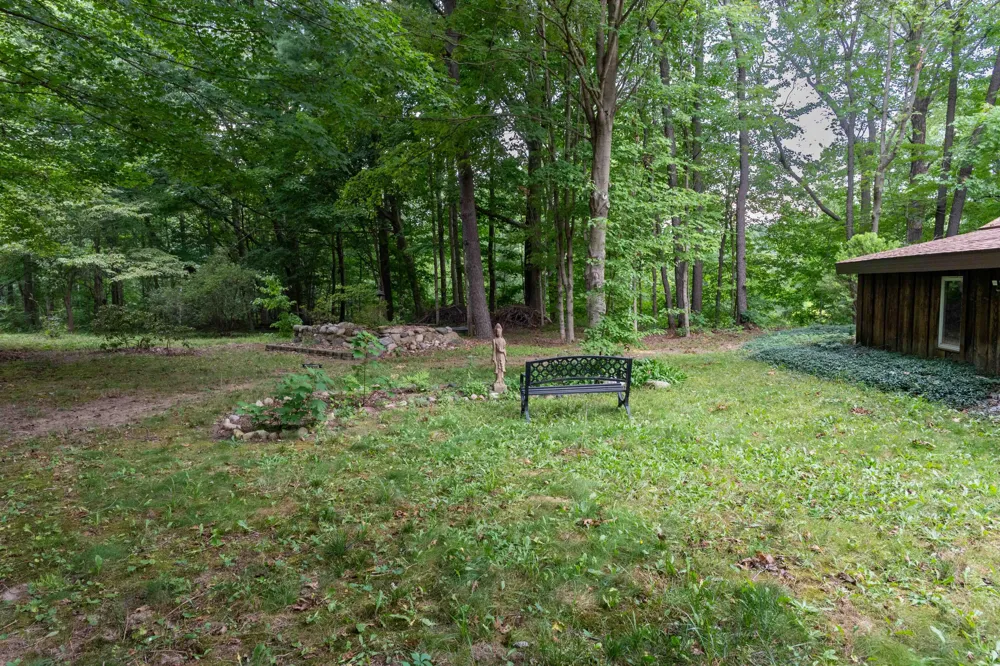 4315 Hipps Hollow Road Eau Claire, MI 49111